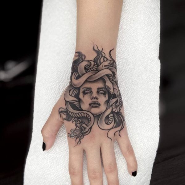A Hand Tattoo Guide for Ladies: 10 Designs from Wholistic to Realistic